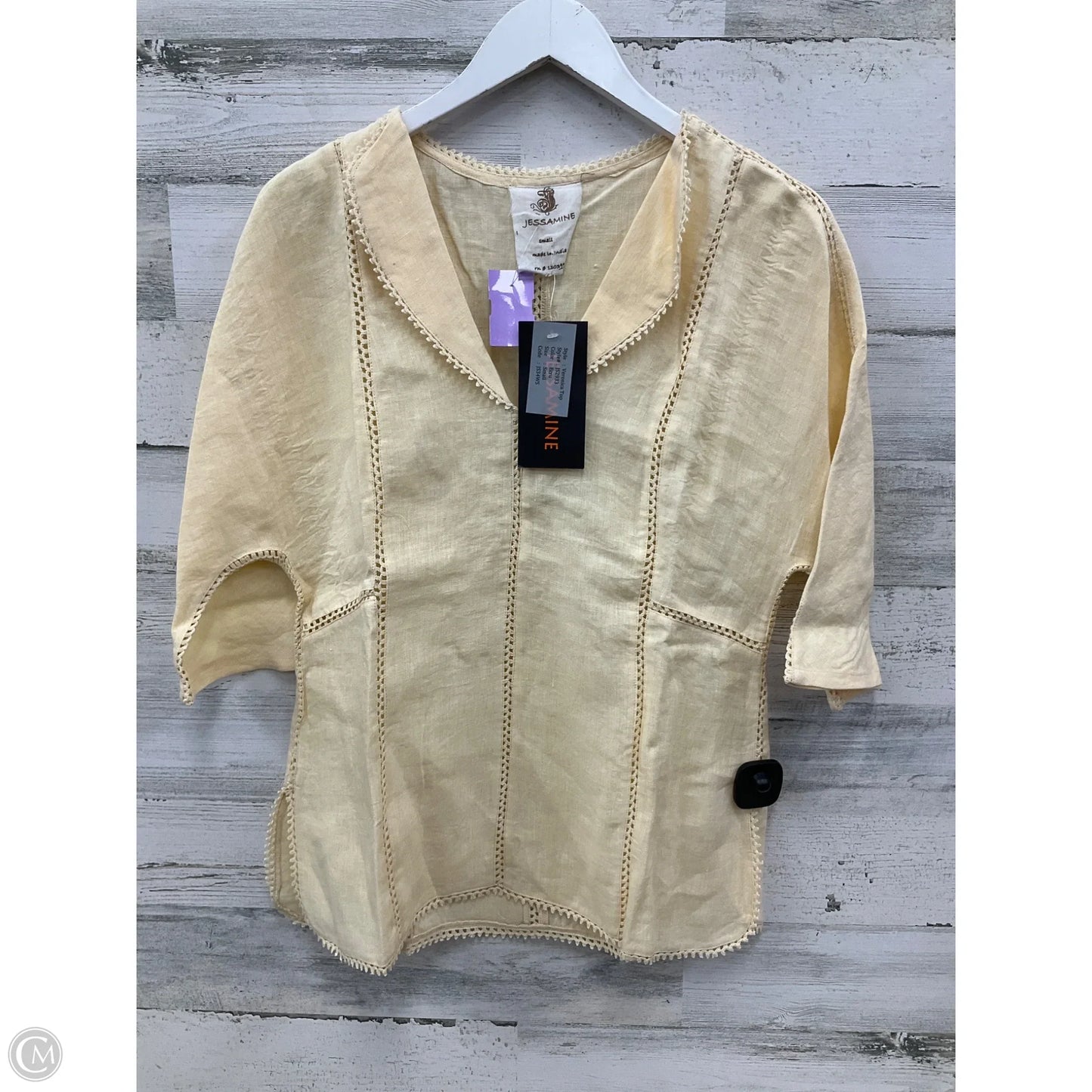 Top Short Sleeve By Clothes Mentor In Cream, Size: S