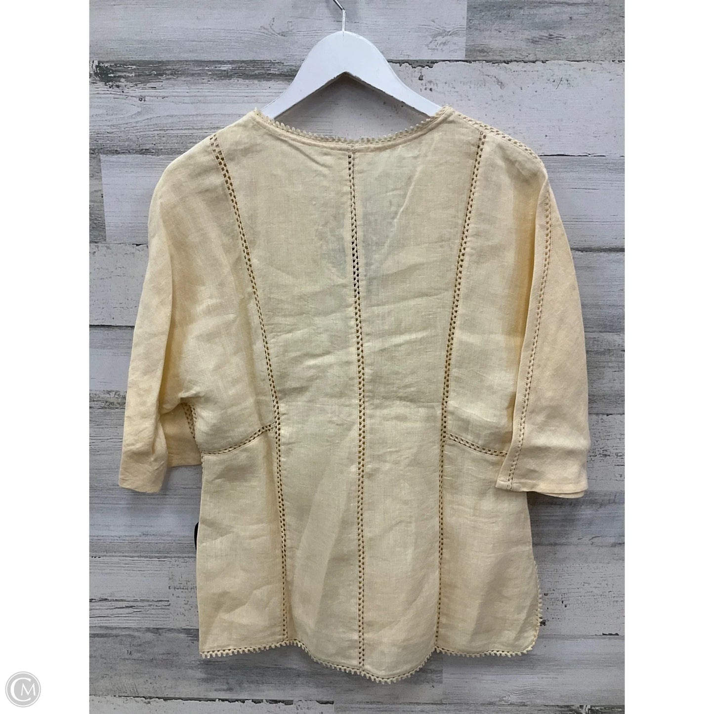 Top Short Sleeve By Clothes Mentor In Cream, Size: S