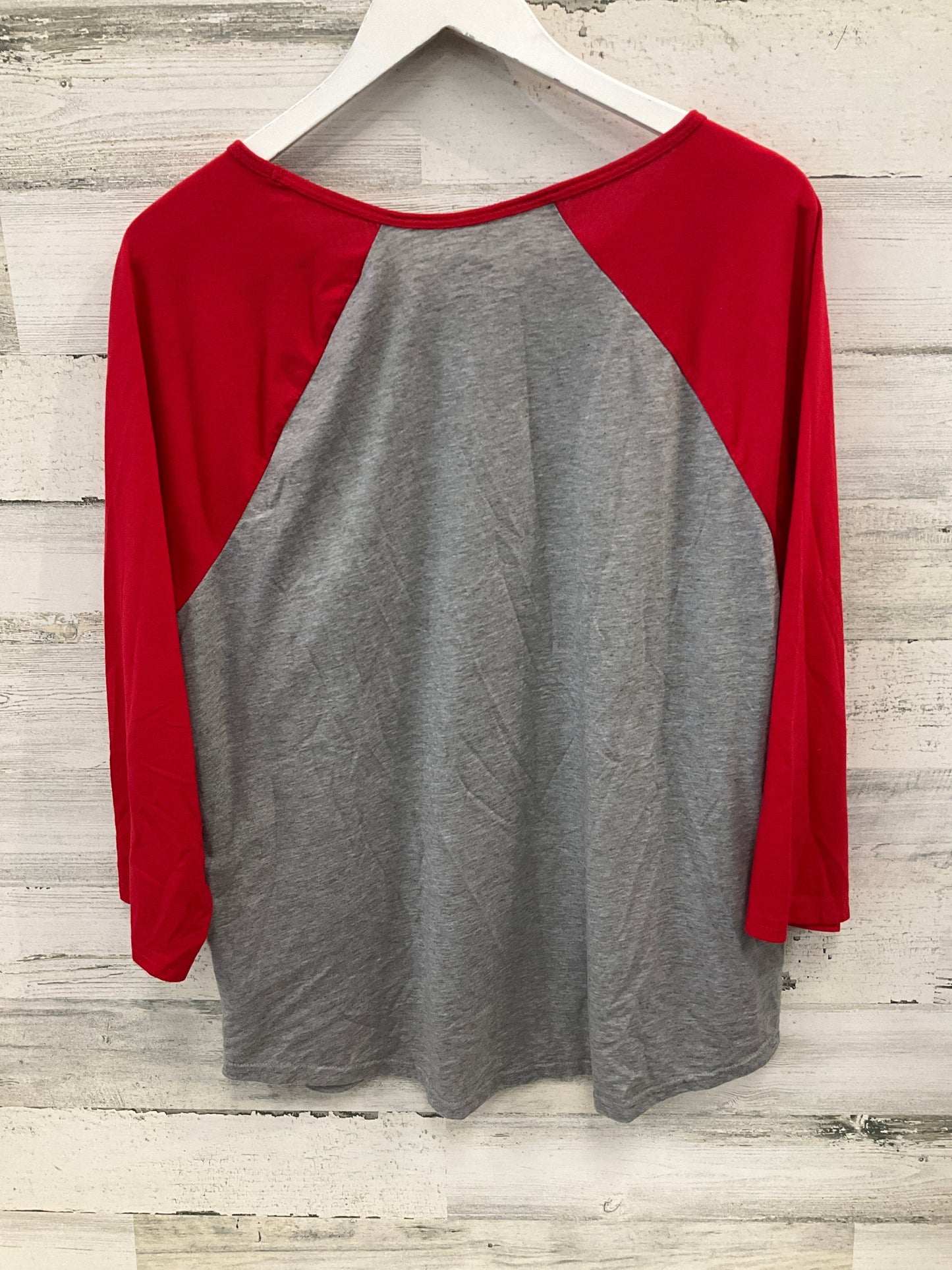 Top 3/4 Sleeve By Clothes Mentor In Red Grey, Size: 1x