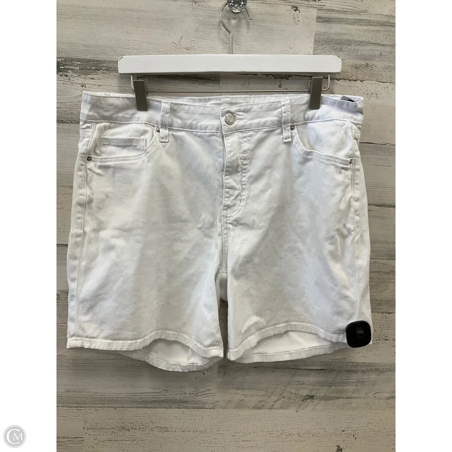 Shorts By Clothes Mentor In White, Size: 14