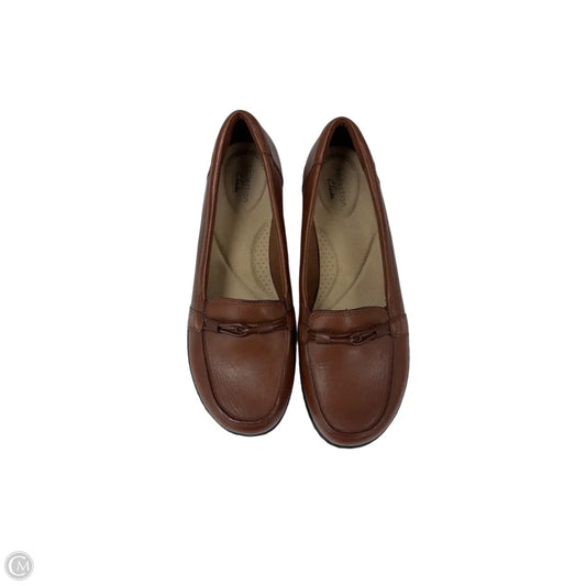 Shoes Flats By Clarks In Brown, Size: 9