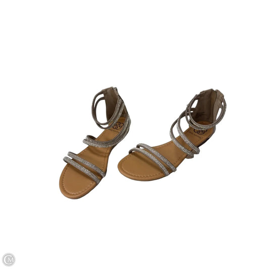 Sandals Flats By Daisy Fuentes In Taupe, Size: 9