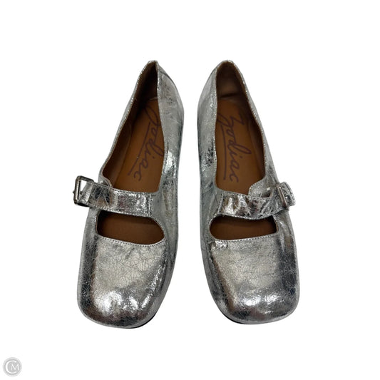 Shoes Flats By Zodiac In Silver, Size: 8
