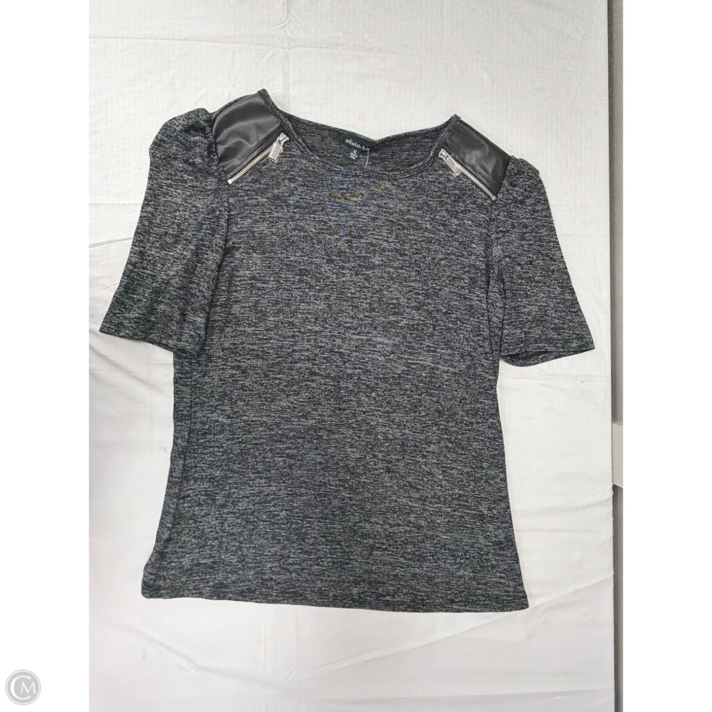 Top Short Sleeve By Olivia Blu In Grey, Size: Xl