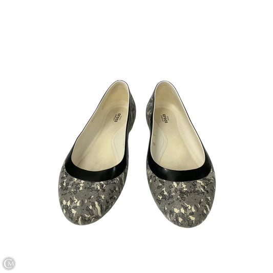 Shoes Flats By Crocs In Black, Size: 9