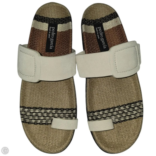 Sandals Flats By Clothes Mentor In Brown & Tan, Size: 9.5