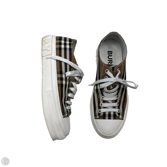 Shoes Luxury Designer By Burberry In Plaid Pattern, Size: 12