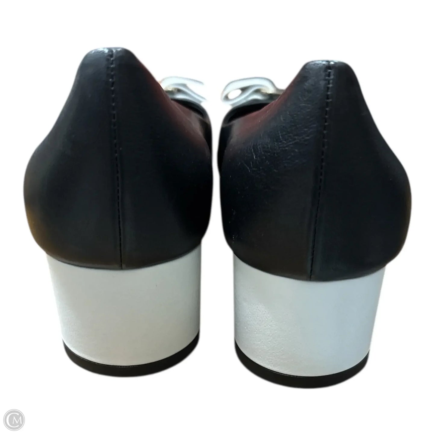 Shoes Luxury Designer By Ferragamo In Black & White, Size: 9.5