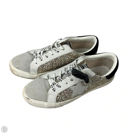 Shoes Sneakers By Vintage Havana In Silver & White, Size: 8