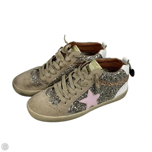 Shoes Sneakers By Clothes Mentor In Tan, Size: 6.5