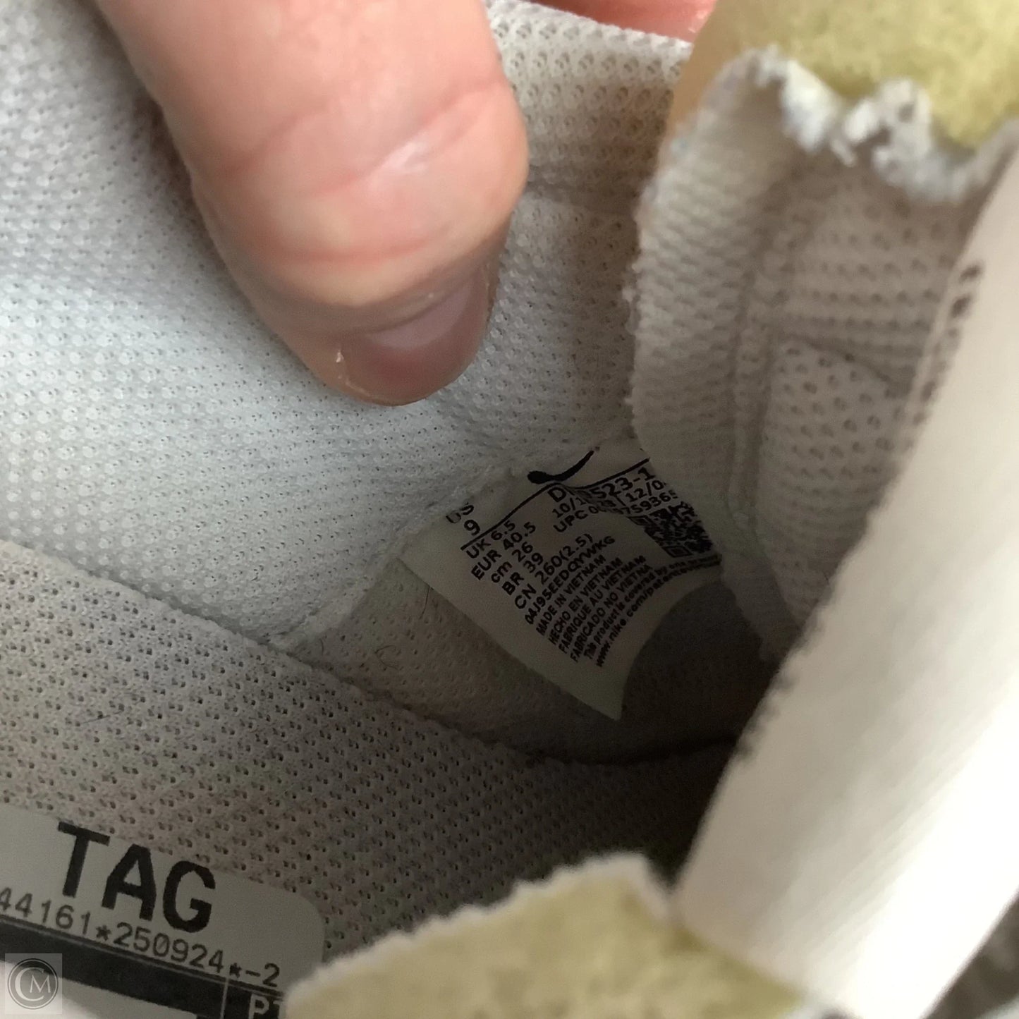 Shoes Athletic By Nike In White, Size: 9