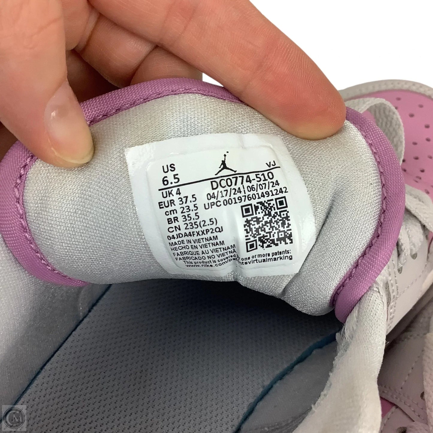 Shoes Sneakers By Nike In Grey & Pink, Size: 6.5