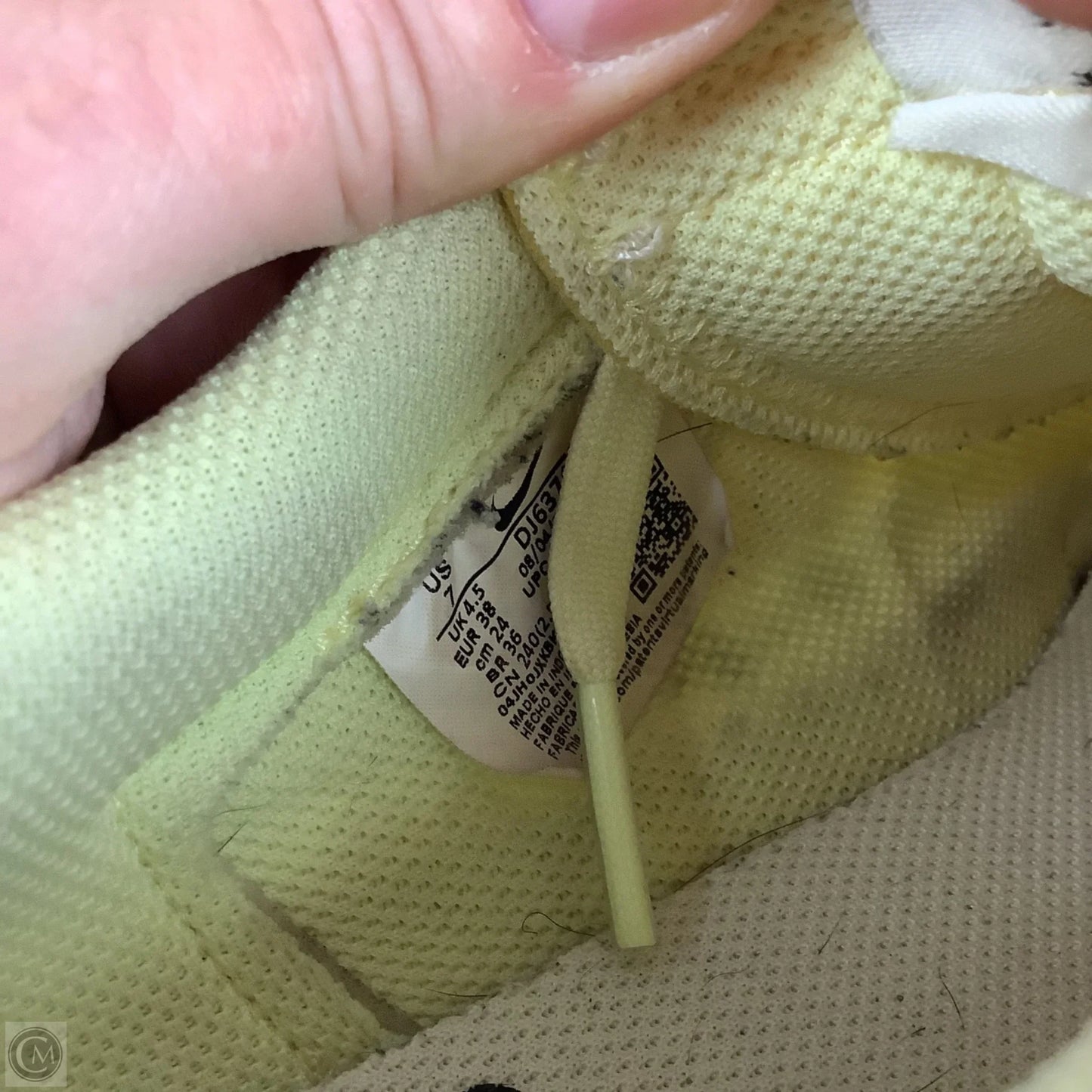 Shoes Sneakers By Nike In Yellow, Size: 7