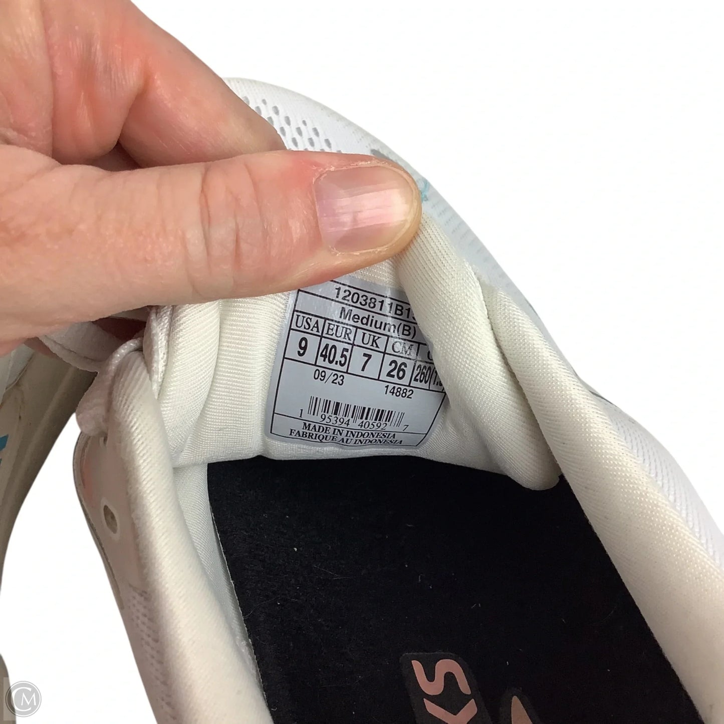 Shoes Athletic By Brooks In White, Size: 9