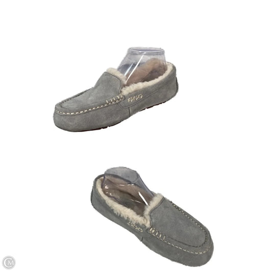 Shoes Designer By Ugg In Grey, Size: 7