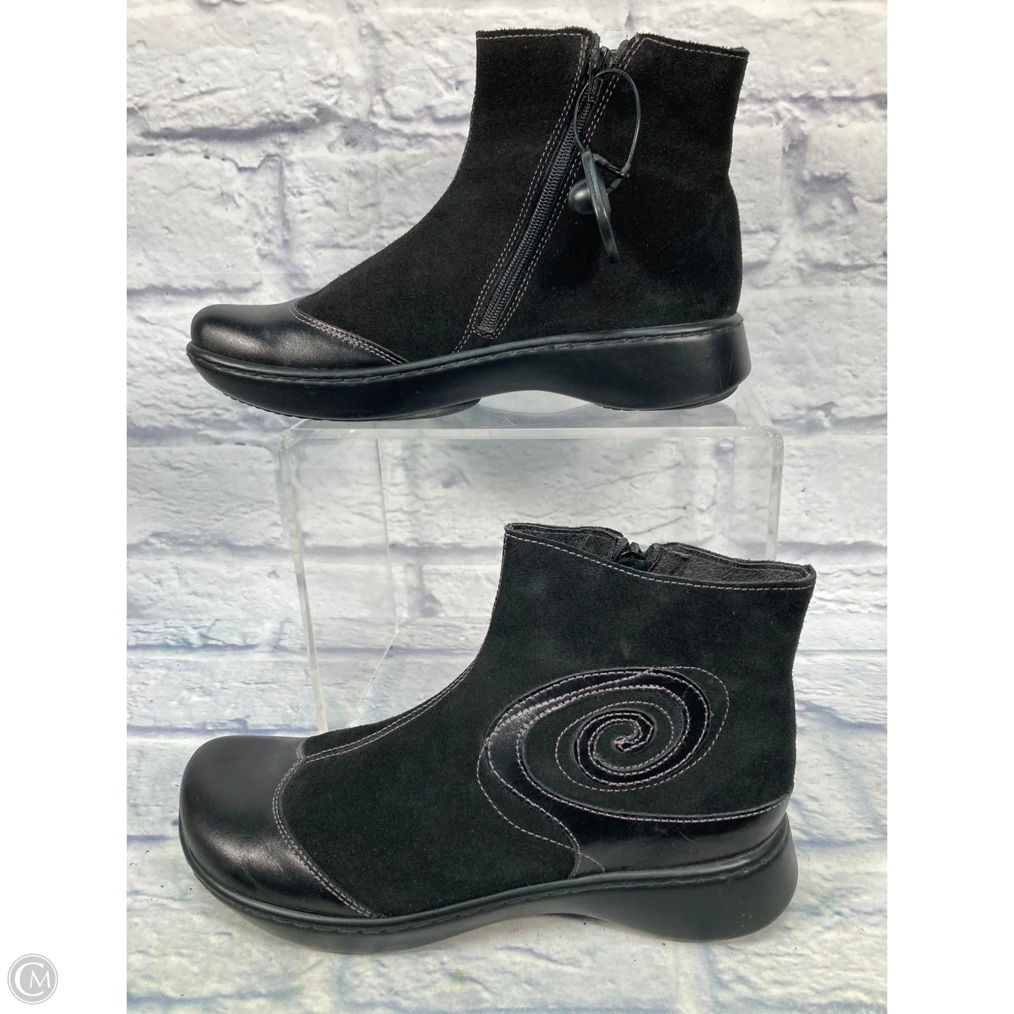 Boots Ankle Flats By Naot In Black, Size: 11