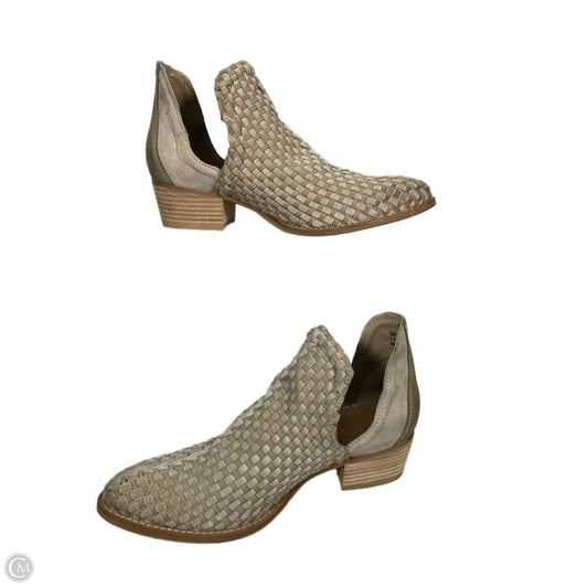 Boots Ankle Heels By Very Volatile In Cream, Size: 8