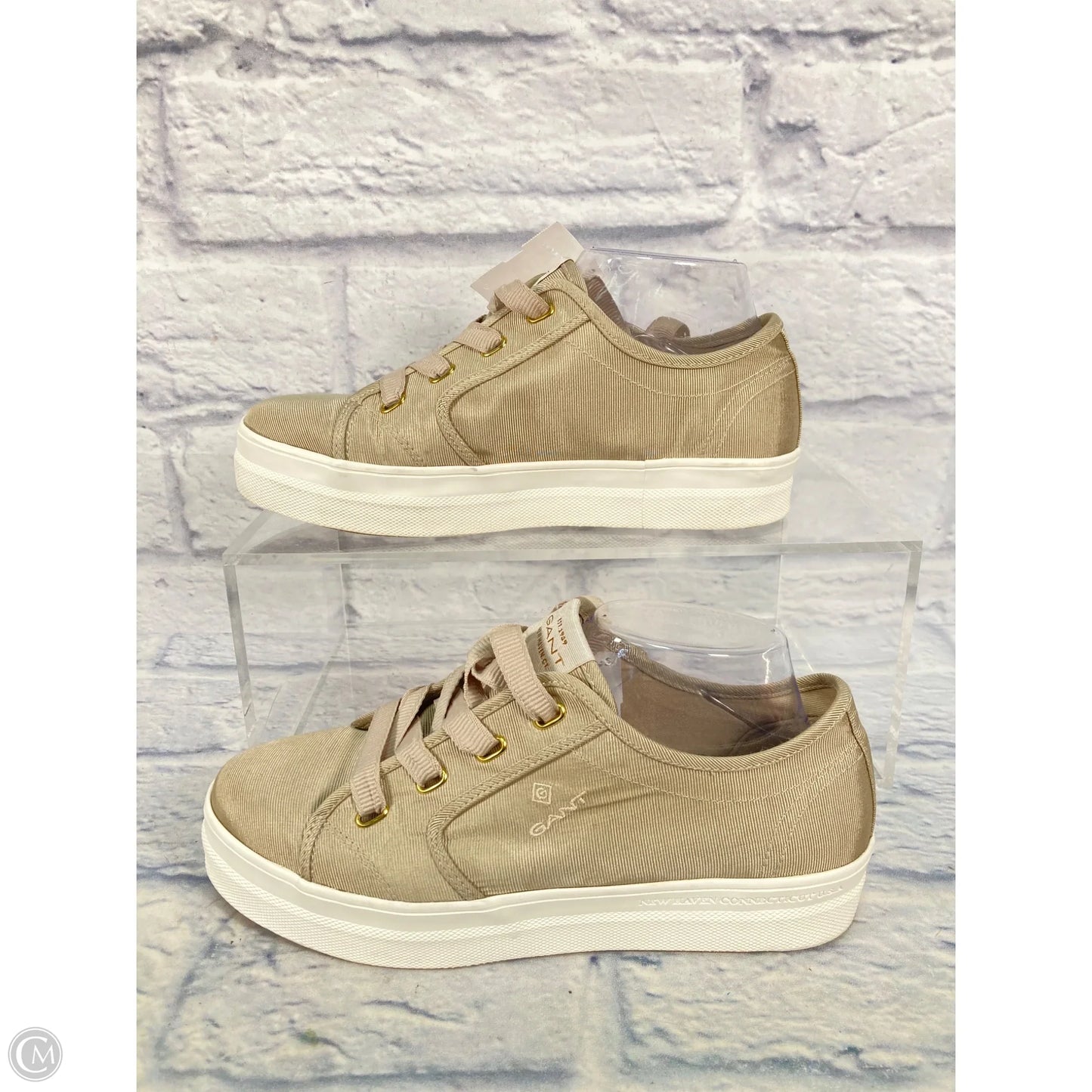 Shoes Sneakers By Clothes Mentor In Tan, Size: 8.5