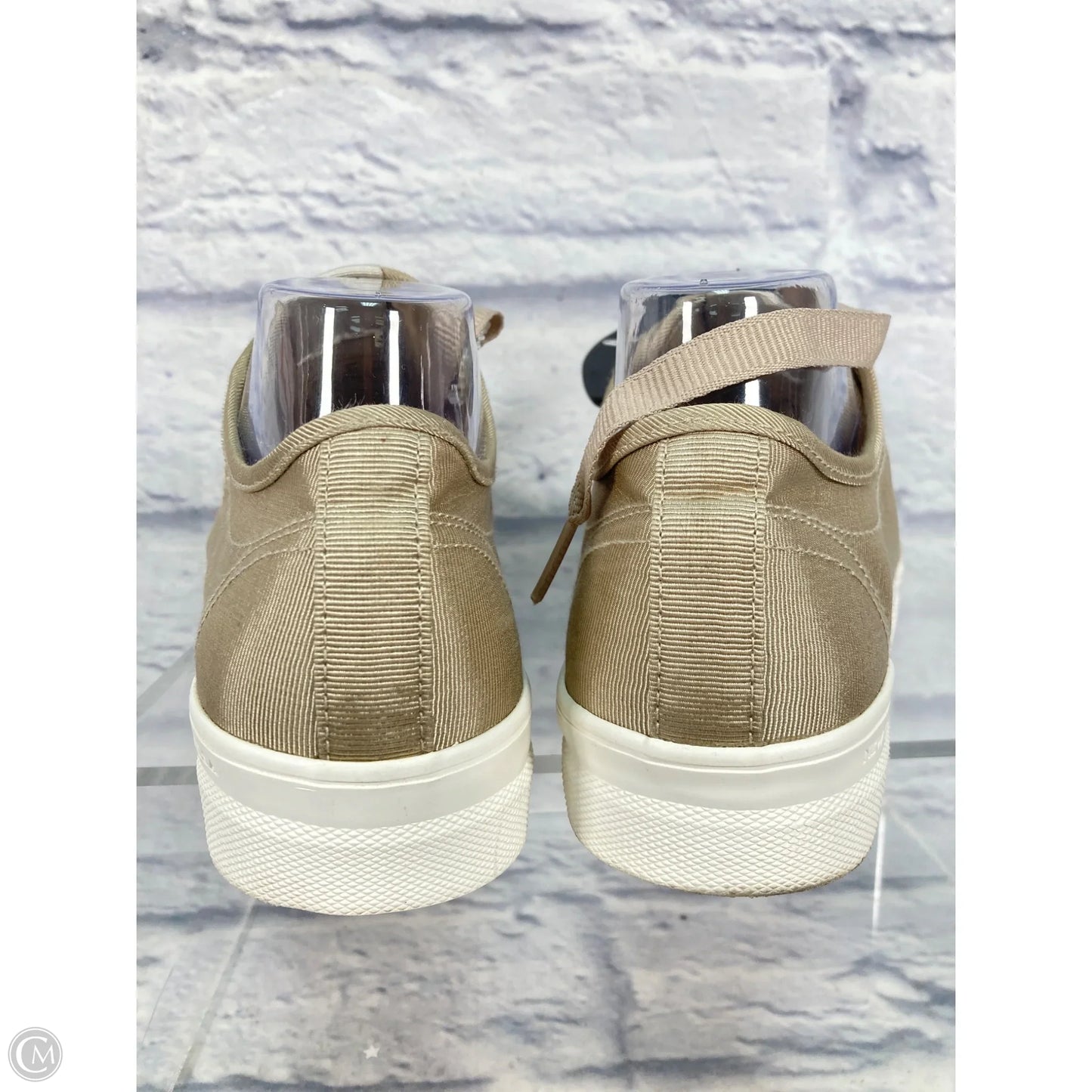 Shoes Sneakers By Clothes Mentor In Tan, Size: 8.5