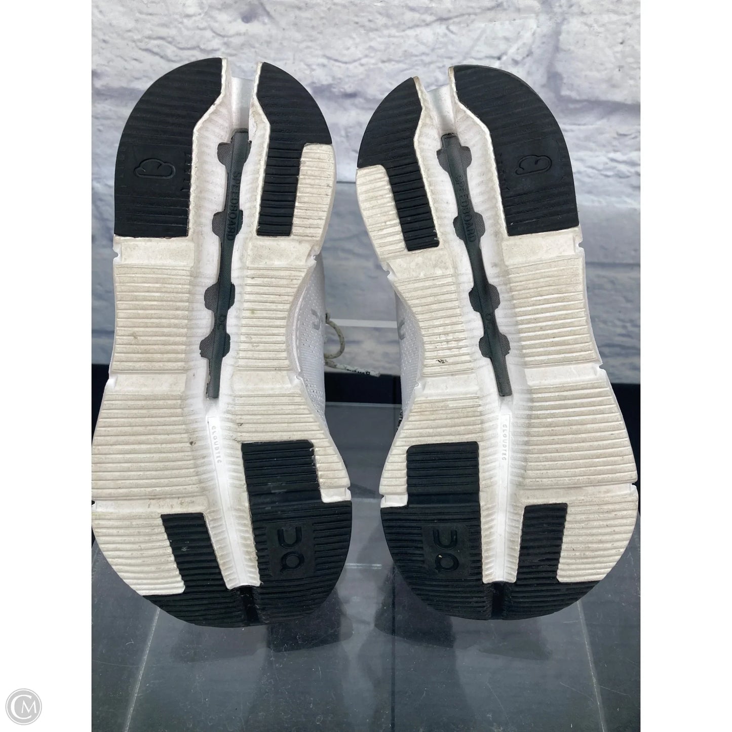 Shoes Athletic By On Cloud In Grey, Size: 6