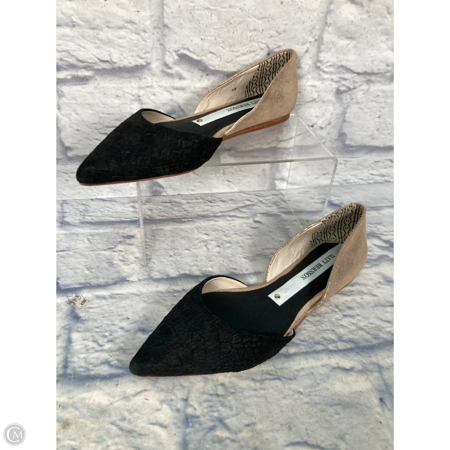 Shoes Flats By Clothes Mentor In Black & Gold, Size: 6