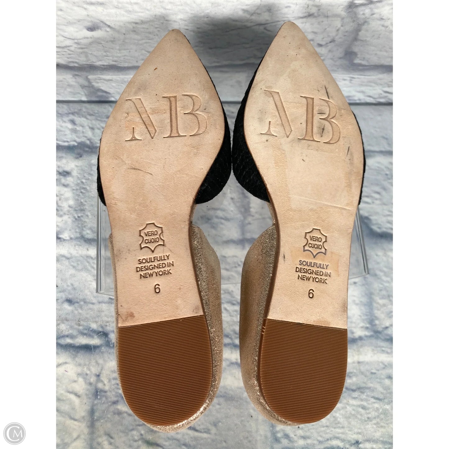 Shoes Flats By Clothes Mentor In Black & Gold, Size: 6