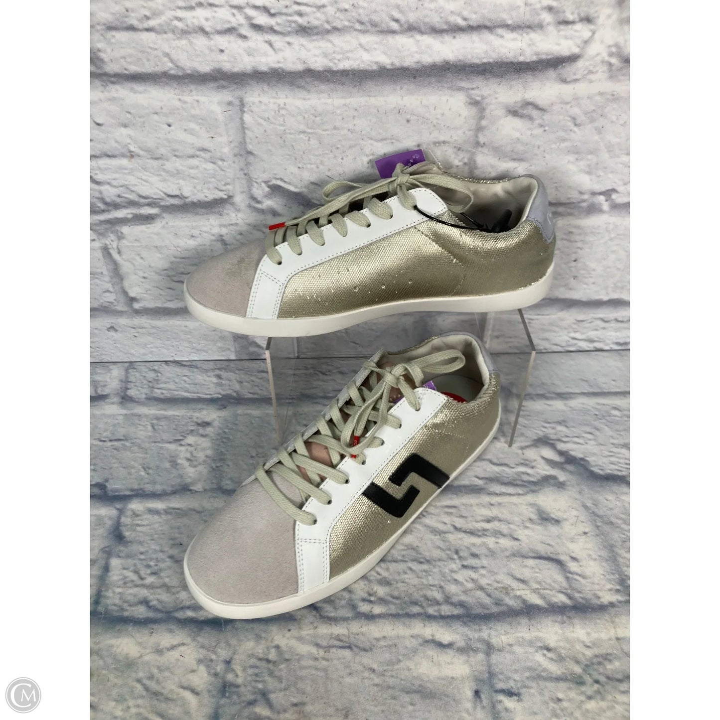 Shoes Sneakers By Clothes Mentor In Cream & Tan, Size: 9