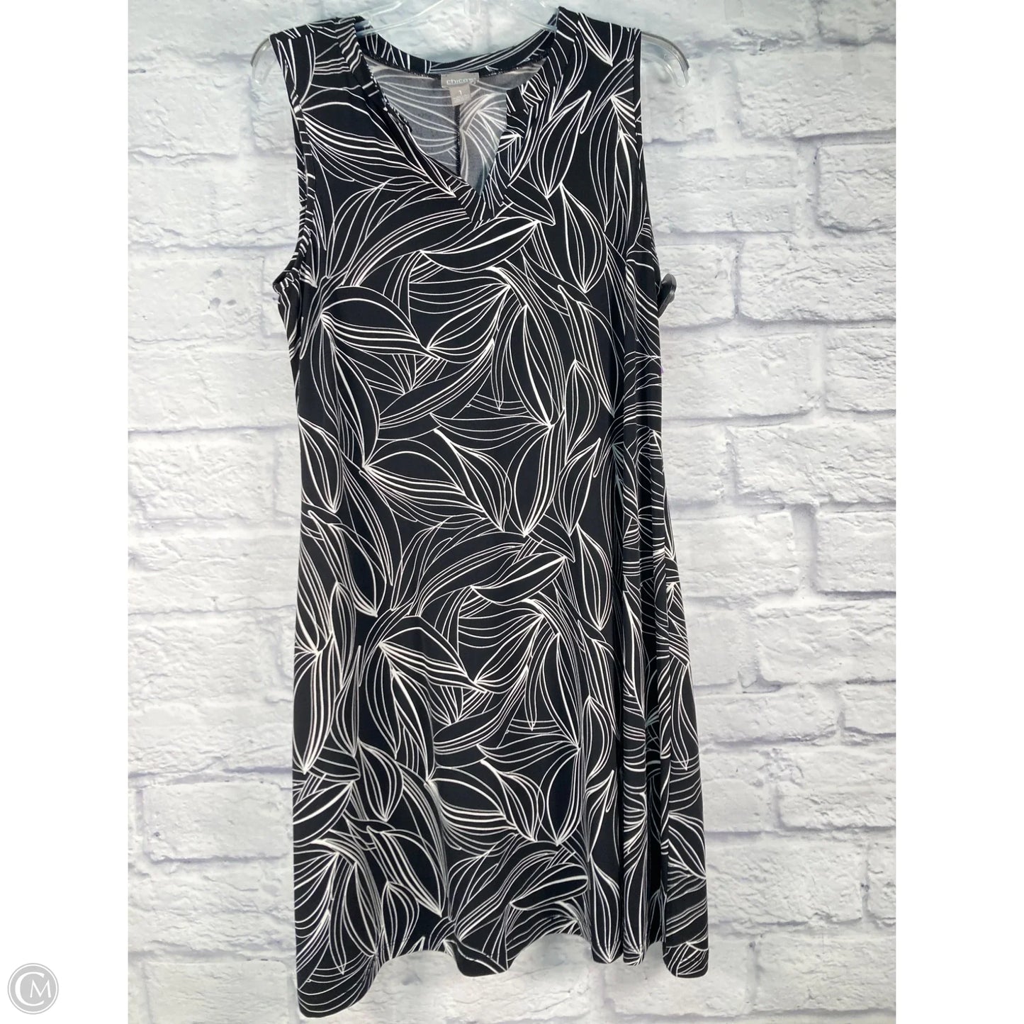 Dress Casual Short By Chicos In Black & White, Size: M