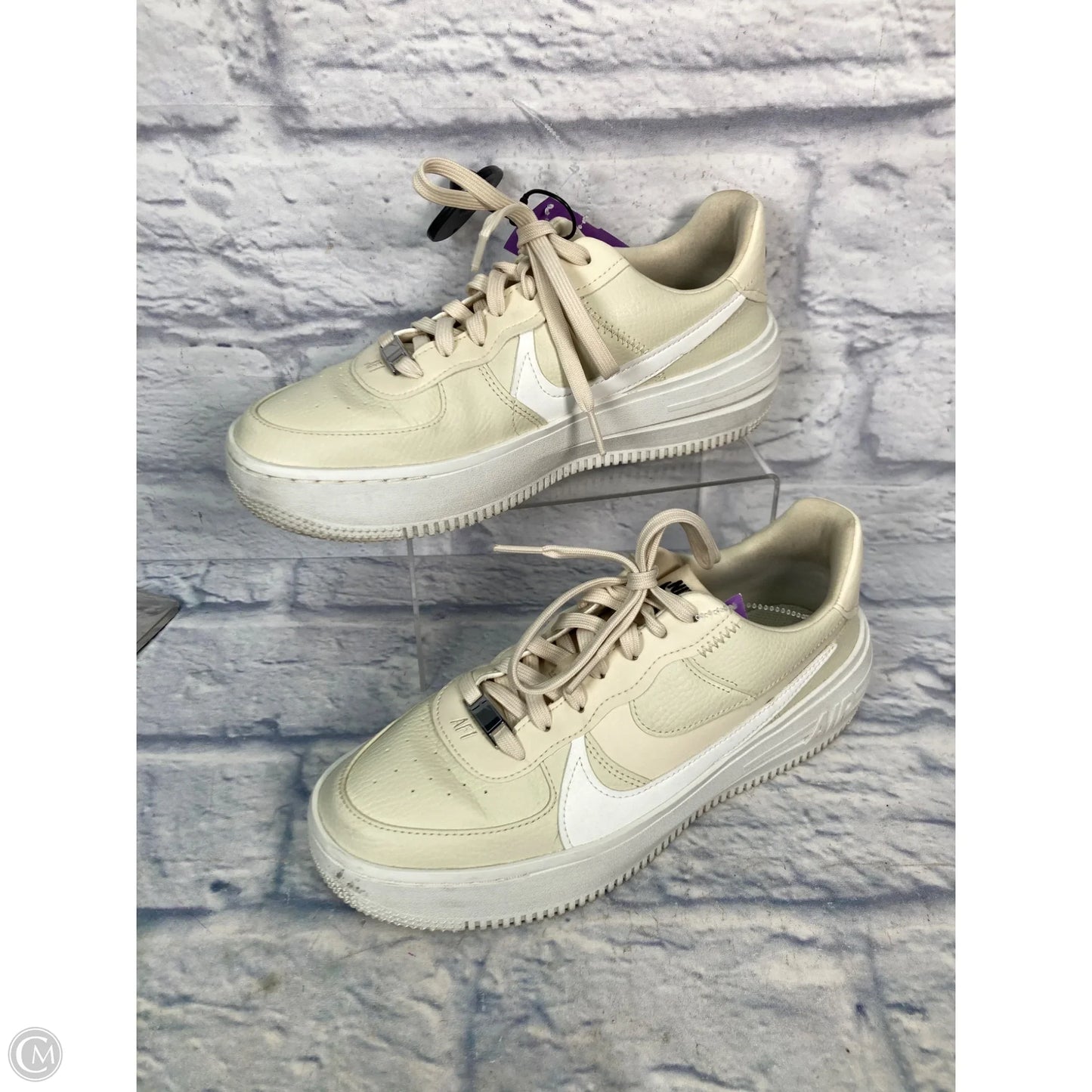 Shoes Sneakers By Nike In Tan, Size: 9