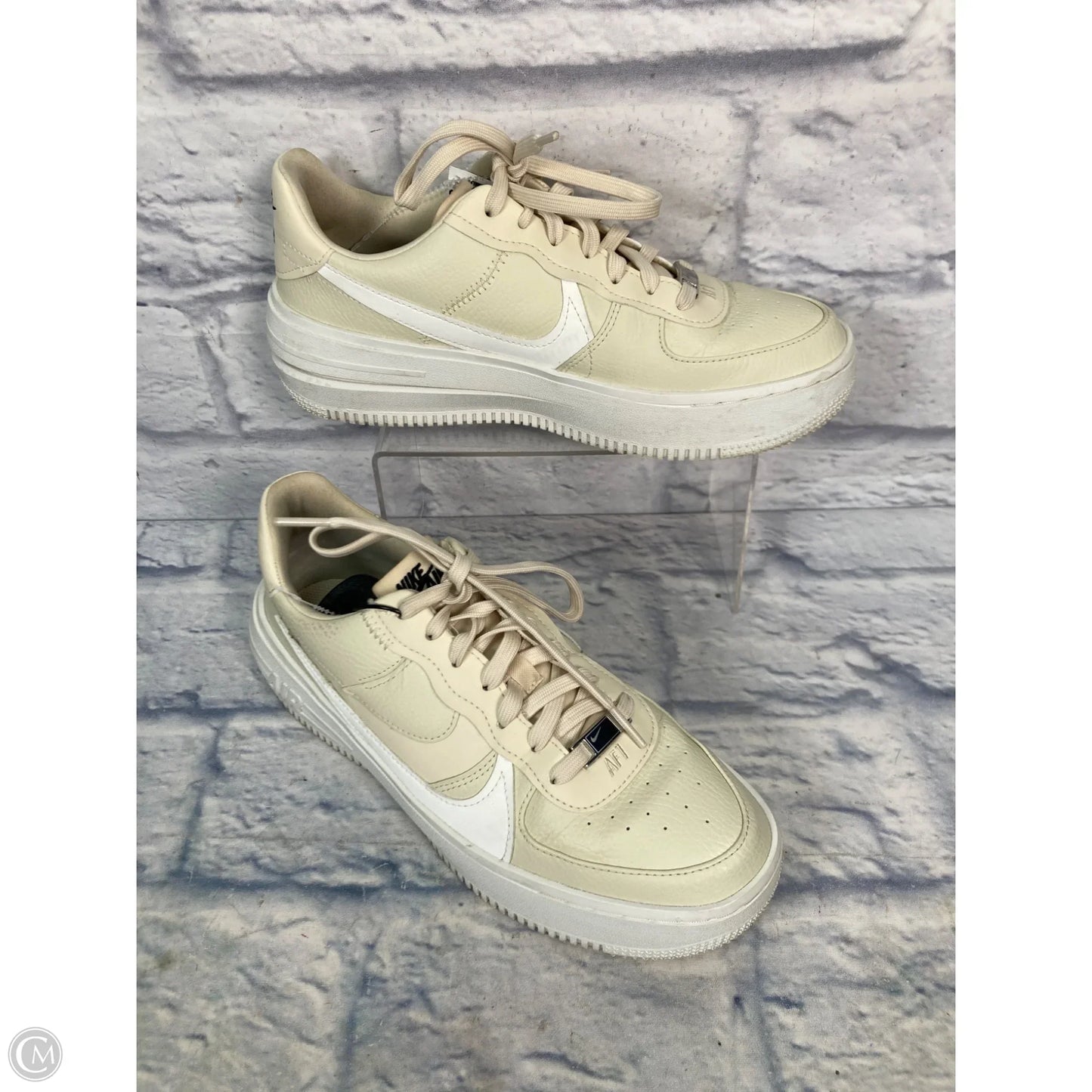 Shoes Sneakers By Nike In Tan, Size: 9