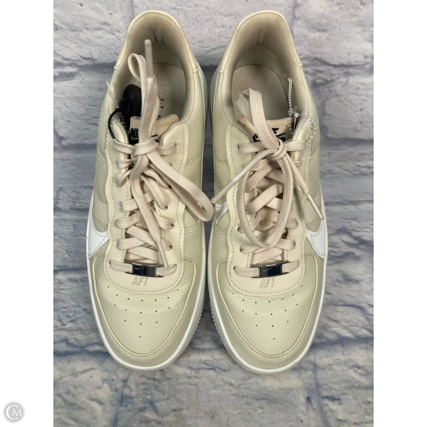 Shoes Sneakers By Nike In Tan, Size: 9