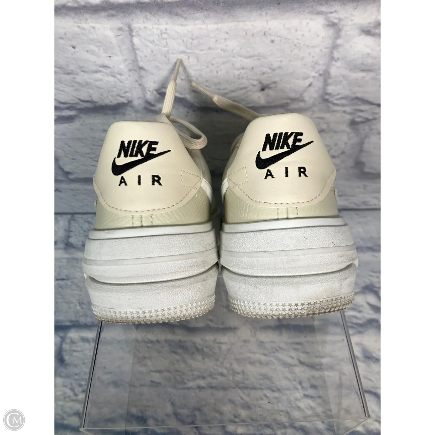 Shoes Sneakers By Nike In Tan, Size: 9