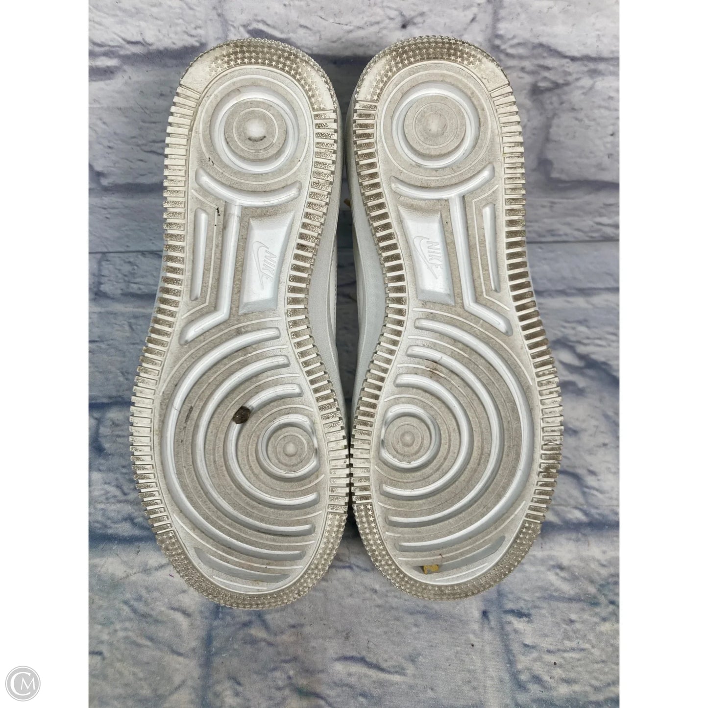 Shoes Sneakers By Nike In Tan, Size: 9