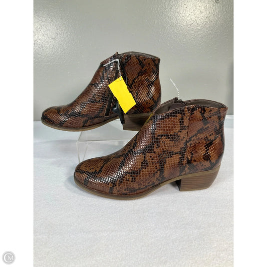 Boots Ankle Flats By Clarks In Snakeskin Print, Size: 8.5
