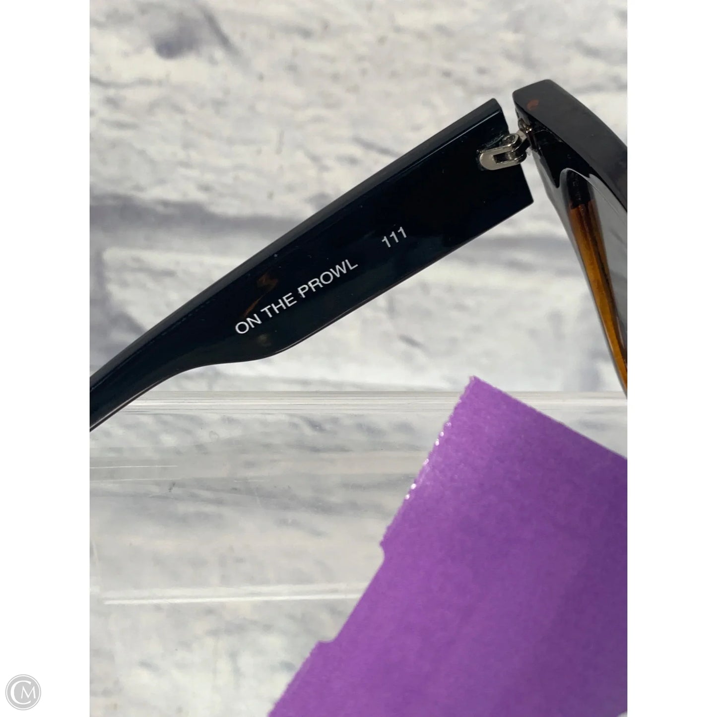 Sunglasses By Quay, Size: Large