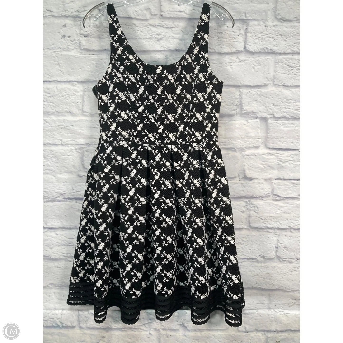 Dress Casual Short By Sachin & Babi In Black & White, Size: M