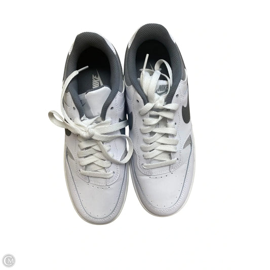 Shoes Sneakers By Nike In Grey & White, Size: 8