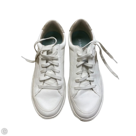 Shoes Sneakers By Dr Scholls In White, Size: 9