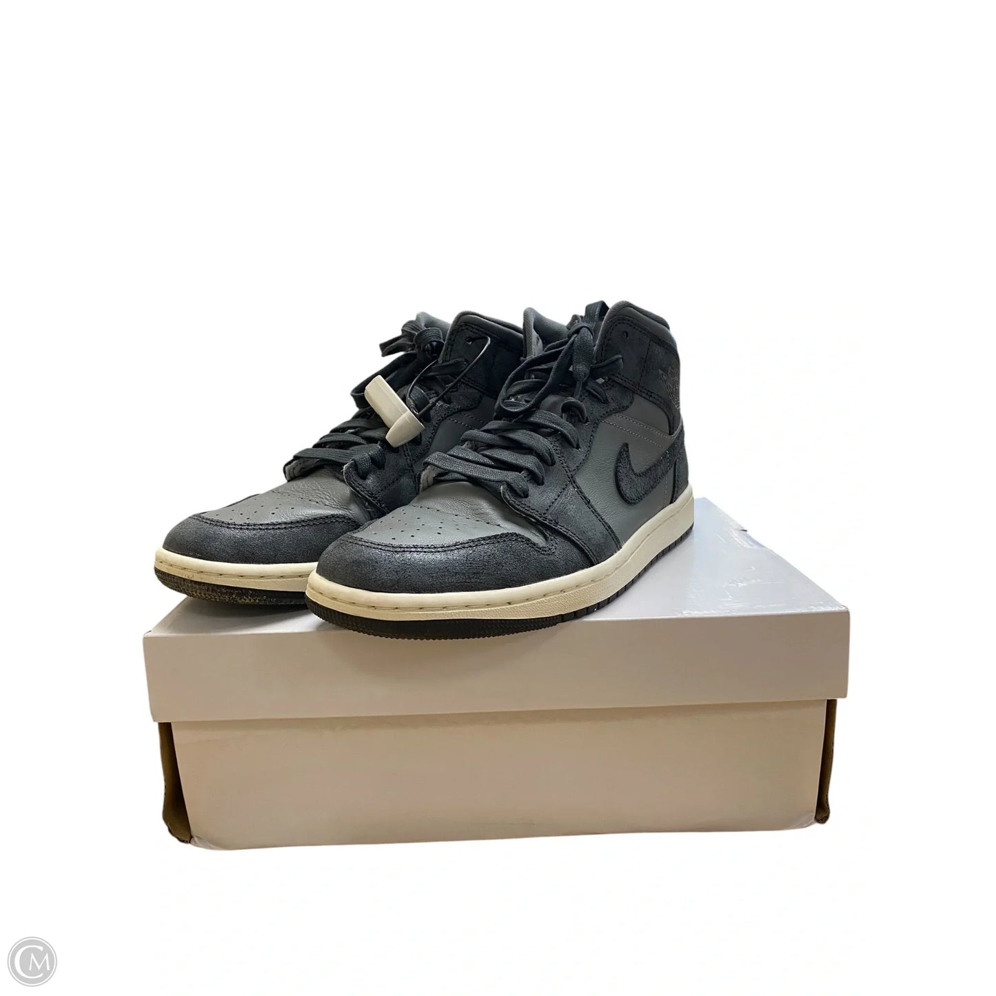 Shoes Sneakers By Nike In Grey, Size: 9.5