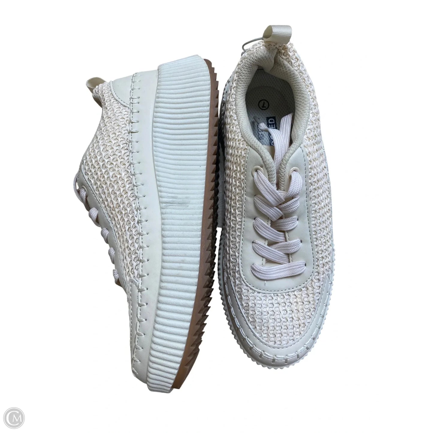 Shoes Sneakers By Clothes Mentor In Cream, Size: 7