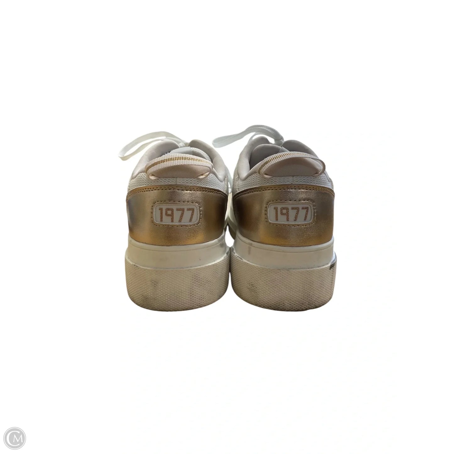 Shoes Sneakers By Clothes Mentor In Cream & White, Size: 9.5