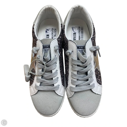 Shoes Flats By Vintage Havana In Silver, Size: 8