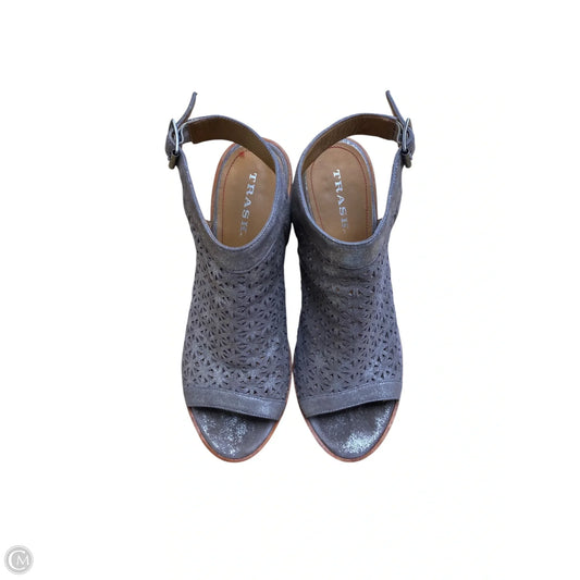 Shoes Heels Block By Clothes Mentor In Silver & Tan, Size: 10