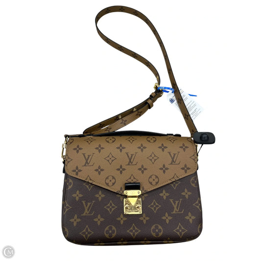 Crossbody Luxury Designer By Louis Vuitton, Size: Medium
