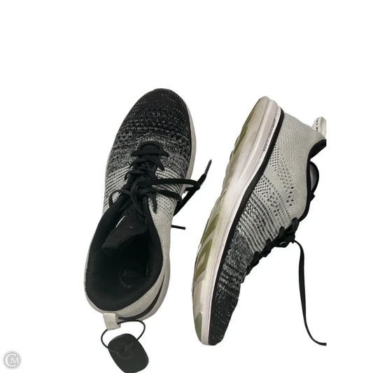 Shoes Designer By Apl In Black & White, Size: 9