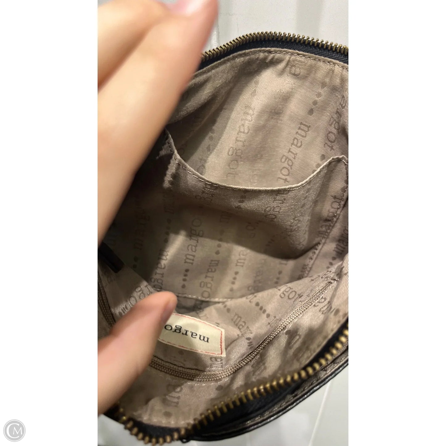 Crossbody By Margot, Size: Medium