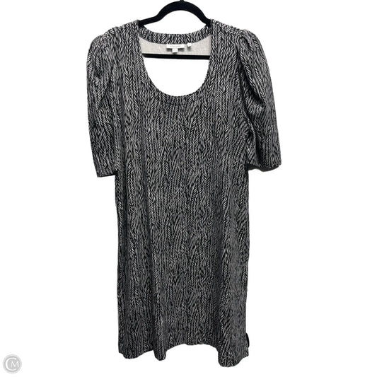 Dress Casual Short By Chicos In Black & White, Size: L