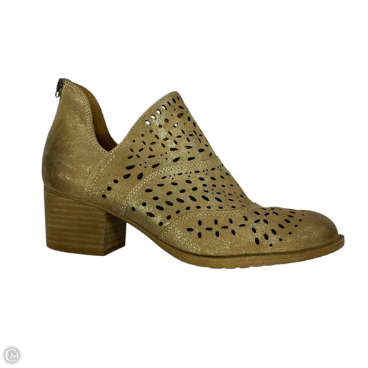 Boots Ankle Flats By Sofft In Gold, Size: 7.5