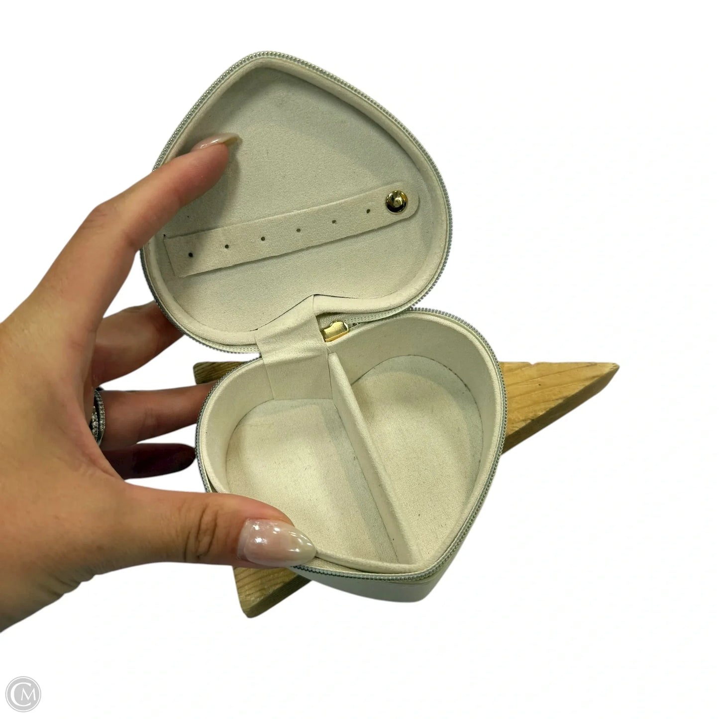 Jewelry Case By Clothes Mentor, Size: Small