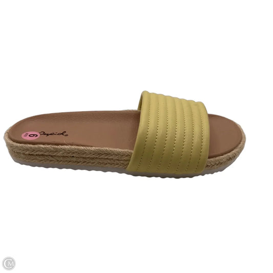 Sandals Flats By Qupid In Yellow, Size: 9